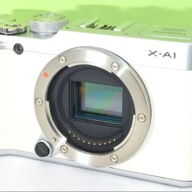 Fujifilm X-A1 ホワイト ☆送料無料☆