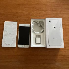 Apple iPhone 8 64GB シルバー本体美品ケーブルアダプタケース付