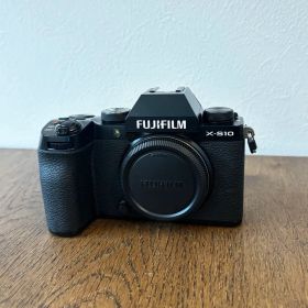 美品★FUJIFILM X-S10 ボディ シャッター数僅か