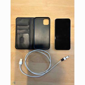 アイフォーン(iPhone)のiPhone11 64GB ホワイト SIMフリー カバー&充電コード付き(スマートフォン本体)