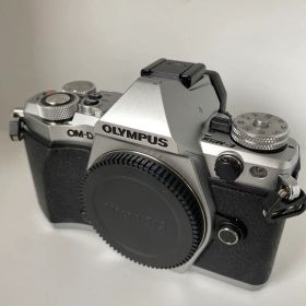 OLYMPUS OM-D E-M5 Mark II