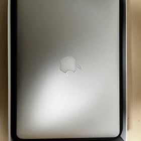 Apple MacBook Air (13-inch, 2017)