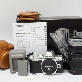 C141236)美品 OLYMPUS OM-D E-M10 mark iii ミラーレス一眼 ダブルレンズキット