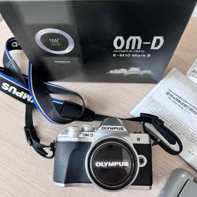 OLYMPUS OM-D E-M10 Mark III シルバー 本体