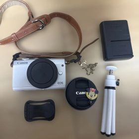 Canon EOS M100 ミラーレス