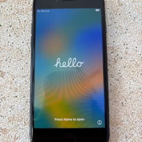 iPhone 8 64GB SIMロック解除品 充電器おまけ付き