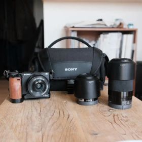 SONY α6400 ダブルズームレンズキットと付属品