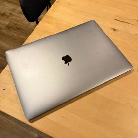 MacBook Pro 15インチ 2017 スペースグレー