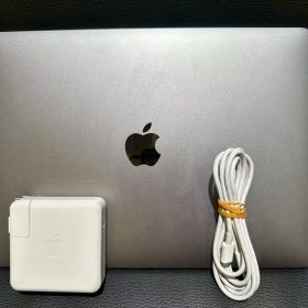 Apple MacBook Pro 2017, Thunderbolt(USB-C)3ポートx 2(13インチPro,16GB RAM,256GB SSD,2.5GHz Corei5 ) グレー