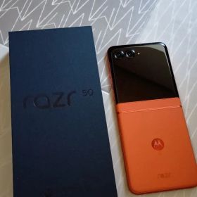 【中古・美品】motorola razr 50 (オレンジ/512GB)