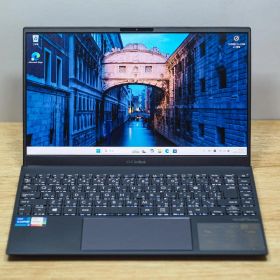 ASUS ZenBook 13、SSD 512GB、 インテル Iris Xe、