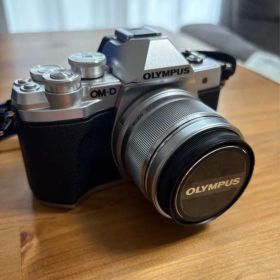 【美品】オリンパス OM-D E-M10 Mark III レンズ3本セット