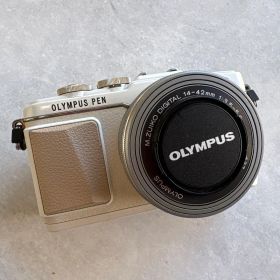 週末限定お値下げ OLYMPUS PEN Lite E-PL7 ミラーレスカメラ