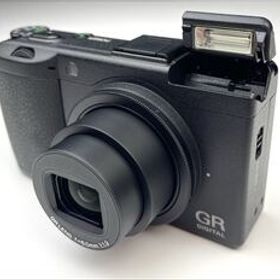 【美品】RICOH GR DIGITAL III コンパクトデジタルカメラ リコー 純正ケース ストラップ 充電器付
