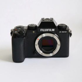 【中古】 (フジフイルム) FUJIFILM X-S10 ボデイ【中古カメラ デジタル一眼】 ランク：AB