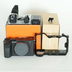 [美品 ｜シャッター数41,859回｜カメラケージ付] SONY α7C II（ILCE-7CM2） [ボディ ブラック] | SONY Eマウント