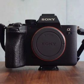 【交渉可】ソニー α7IV ミラーレス一眼カメラ 本体(128GB SD付属)