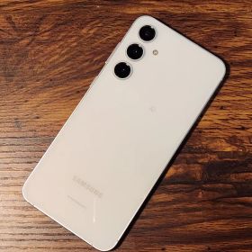 Galaxy S23 FE 256GB 国内版　クリーム（白） 中古】Galaxy S23 FE 256GB クリーム SCG24 au SIMフリー