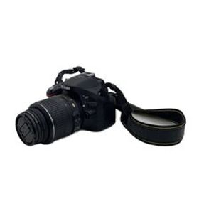 Nikon◆デジタル一眼カメラ D5200 ダブルズームキット [ブラック]//