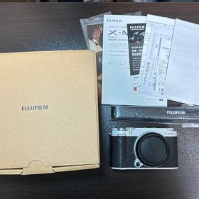 保証付 FUJIFILM X-M5 ミラーレスカメラ 本体 シルバー おまけ付き