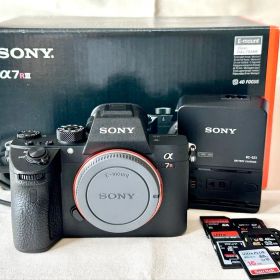 Sony α7Riii本体 (ILCE-7RM3)と付属品