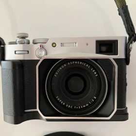 FUJIFILM X100V