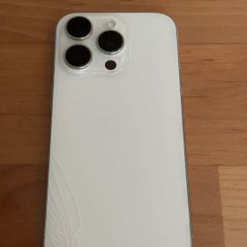 iPhone16 Pro 256GB背面割れ