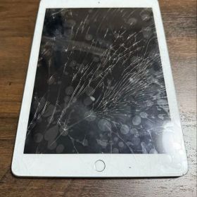 iPad第6世代 画面割れ バキバキ ジャンク品 32GB