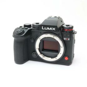 【中古】 《新同品》 Panasonic LUMIX S1RII ボディ DC-S1RM2 【安心☆バッテリーは新品です！】 [ デジタルカメラ ]