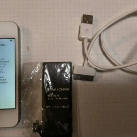 Apple iPhone 4s、換えバッテリー及びケーブル（ジャンク）