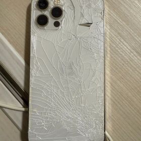 iPhone 12 Pro本体 背面ひび割れあり