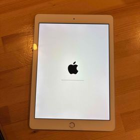 アップル(Apple)のiPad（第6世代） 32G SIMフリー シルバー(タブレット)