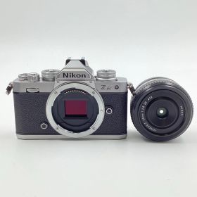 【全額返金保証】【最速発送】Nikon デジタル一眼 Z fc 28mm f/2.8 Special Edition キット シルバー 美品 動作確認済 シャッター445回