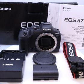 【極美品】Canon EOS R7 ボディ ミラーレス一眼
