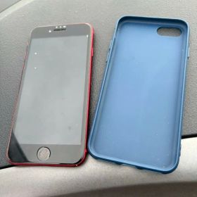 se2020 128gb本体と青いケース付き