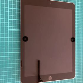 Apple iPad シルバー 本体 第6世代 WIFIモデル