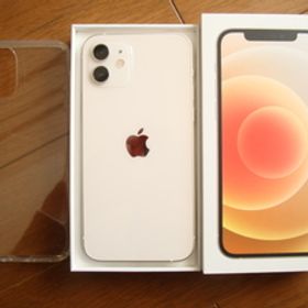 美品 Apple iPhone 12 64GB ホワイト SIMフリー MGHP3J/A