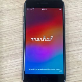 Apple iPhone SE ブラック 本体 バージョン17.5.1