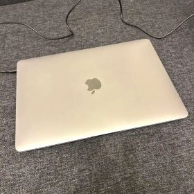 美品 MacBook Air (M1, 2020)即決可