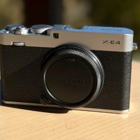 美品！FUJIFILM X-E4-S