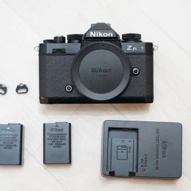 【最終値下げ】Nikon zfc 本体(バッテリー予備付き)