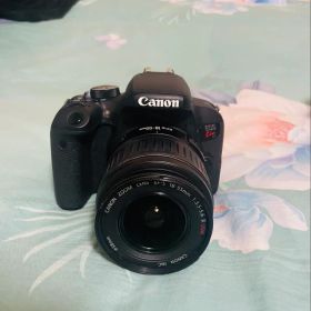 Canon EOS Kiss X9I + EF-S 18-55mm