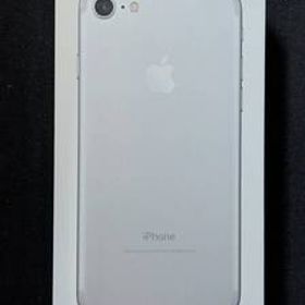 新品未使用 SIMフリー Apple iPhone 7 32GB シルバー ドコモ