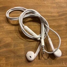 Apple EarPods ホワイト 3.5mmジャック