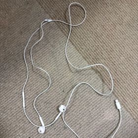 美品Apple EarPods Lightning接続 ホワイト