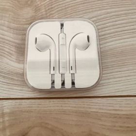 Apple EarPods ホワイト イヤホン ケース付き 新品未使用