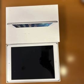 iPad Air初代Wi-Fiモデル 半透明シリコンカバー、箱付き