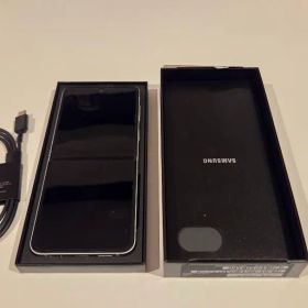 Samsung Galaxy Z Flip6 ミント