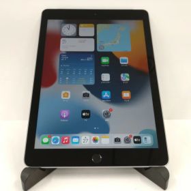 iPad 第6世代 Wi-Fi + Cellular 32GB docomo スペースグレイ 送料無料 本体 c00377 【中古】