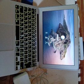Apple MacBook Air 11インチ シルバー 本体 2011